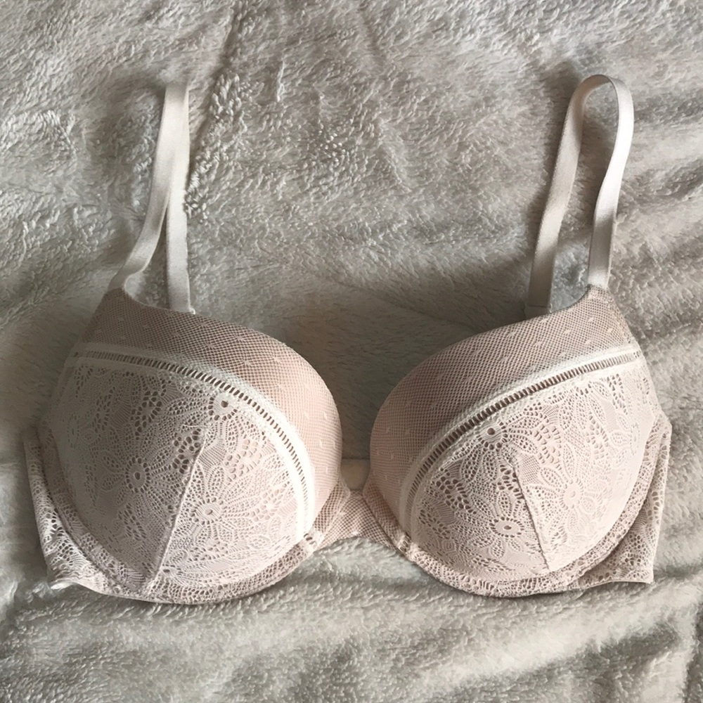 Victoria’s Secret very sexy lace push up bra